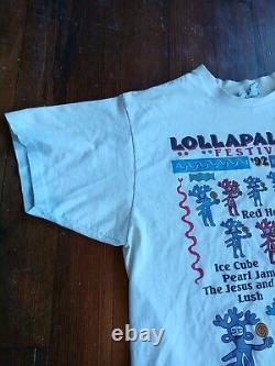 Vintage 1992 LOLLAPALOOZA T-shirt Pearl Jam Soundgarden Chili Peppers Ice Cube L