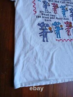 Vintage 1992 LOLLAPALOOZA T-shirt Pearl Jam Soundgarden Chili Peppers Ice Cube L